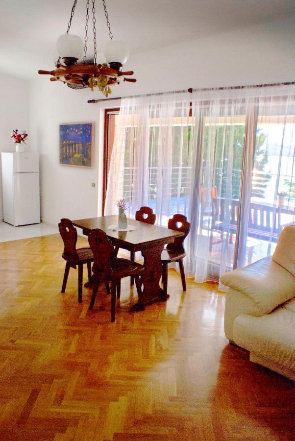 Apartmani Ribarica**** Karlobag Exteriör bild