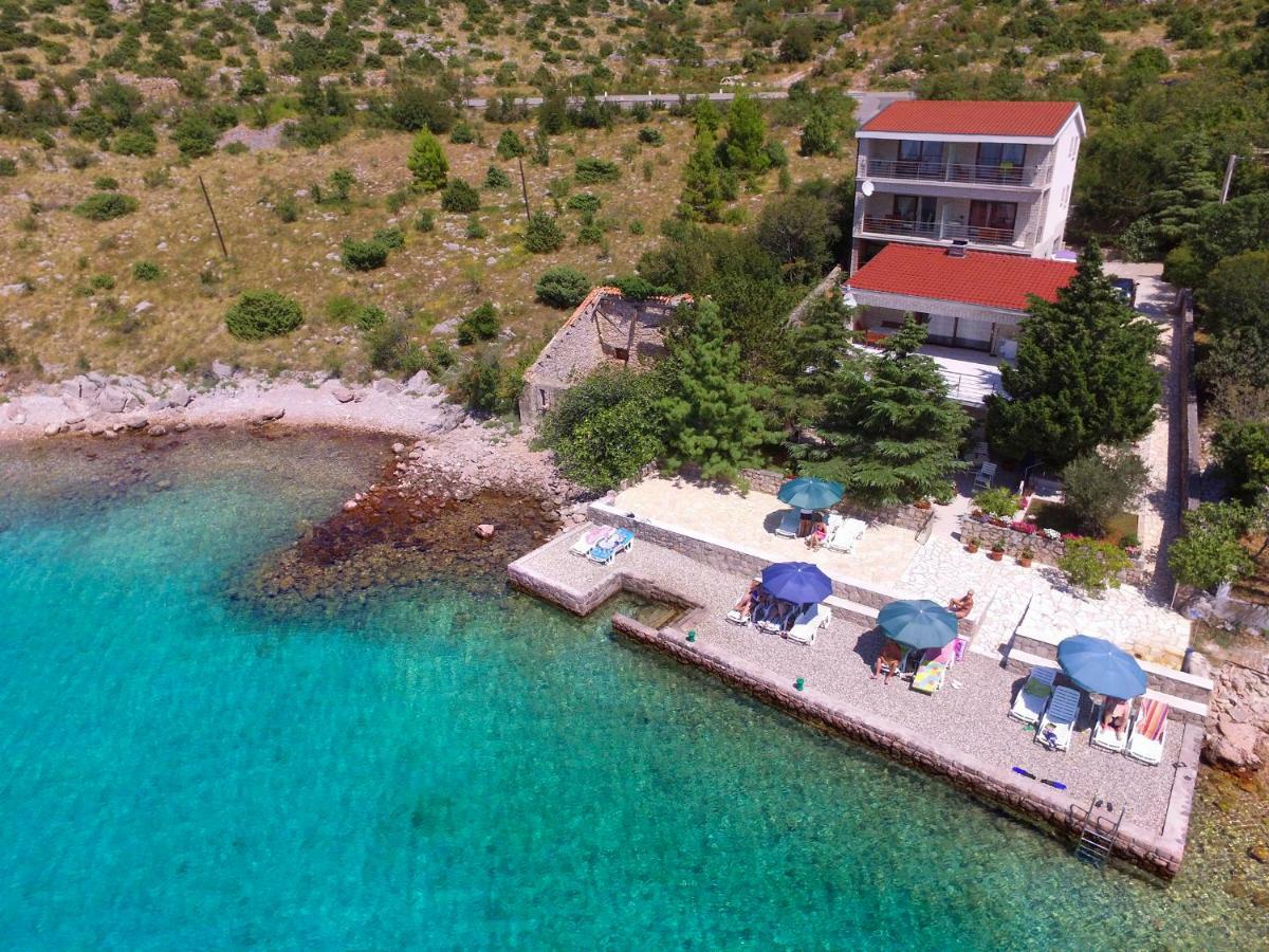 Apartmani Ribarica**** Karlobag Exteriör bild