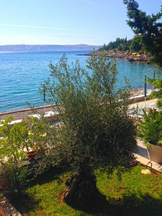 Apartmani Ribarica**** Karlobag Exteriör bild
