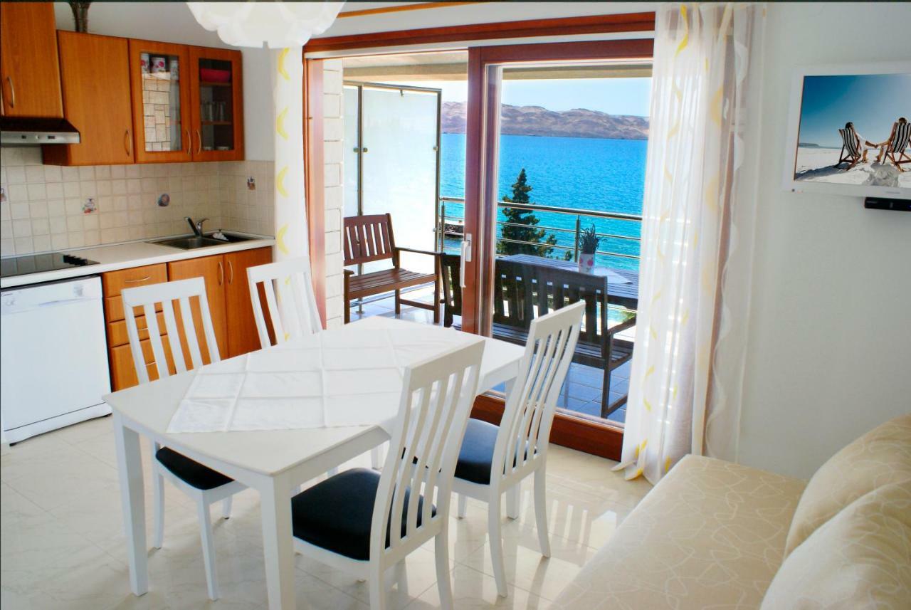 Apartmani Ribarica**** Karlobag Exteriör bild