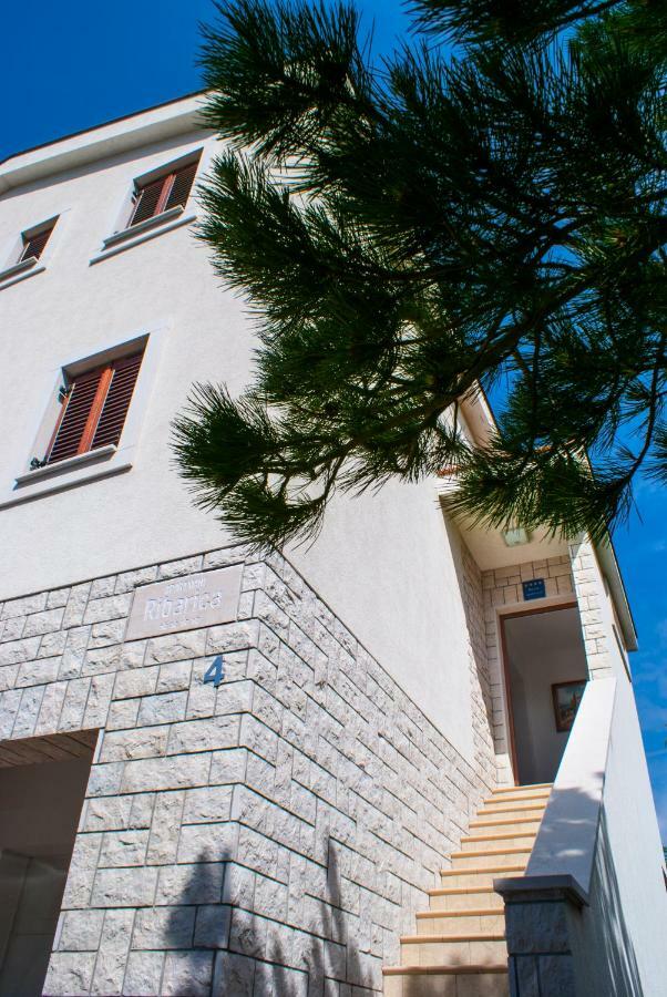 Apartmani Ribarica**** Karlobag Exteriör bild
