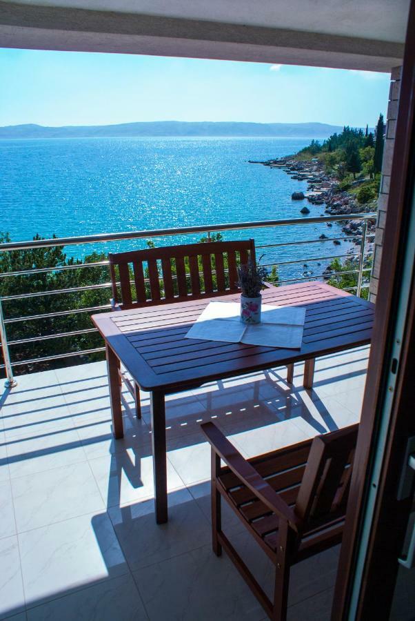 Apartmani Ribarica**** Karlobag Exteriör bild