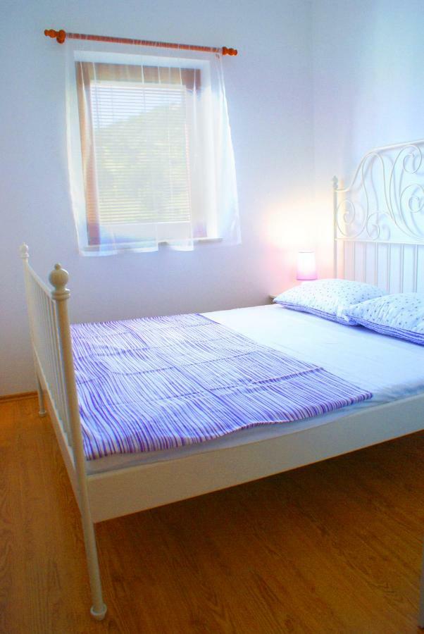Apartmani Ribarica**** Karlobag Exteriör bild