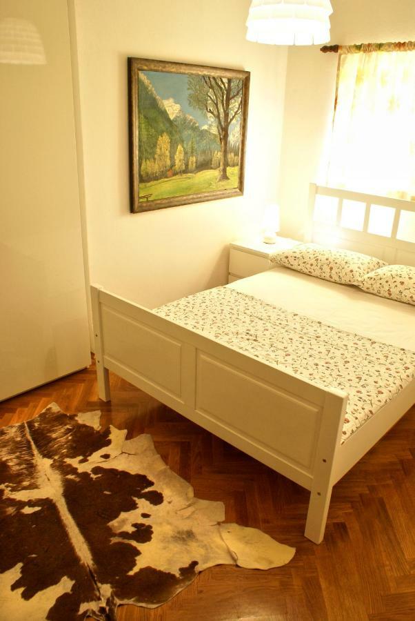 Apartmani Ribarica**** Karlobag Exteriör bild